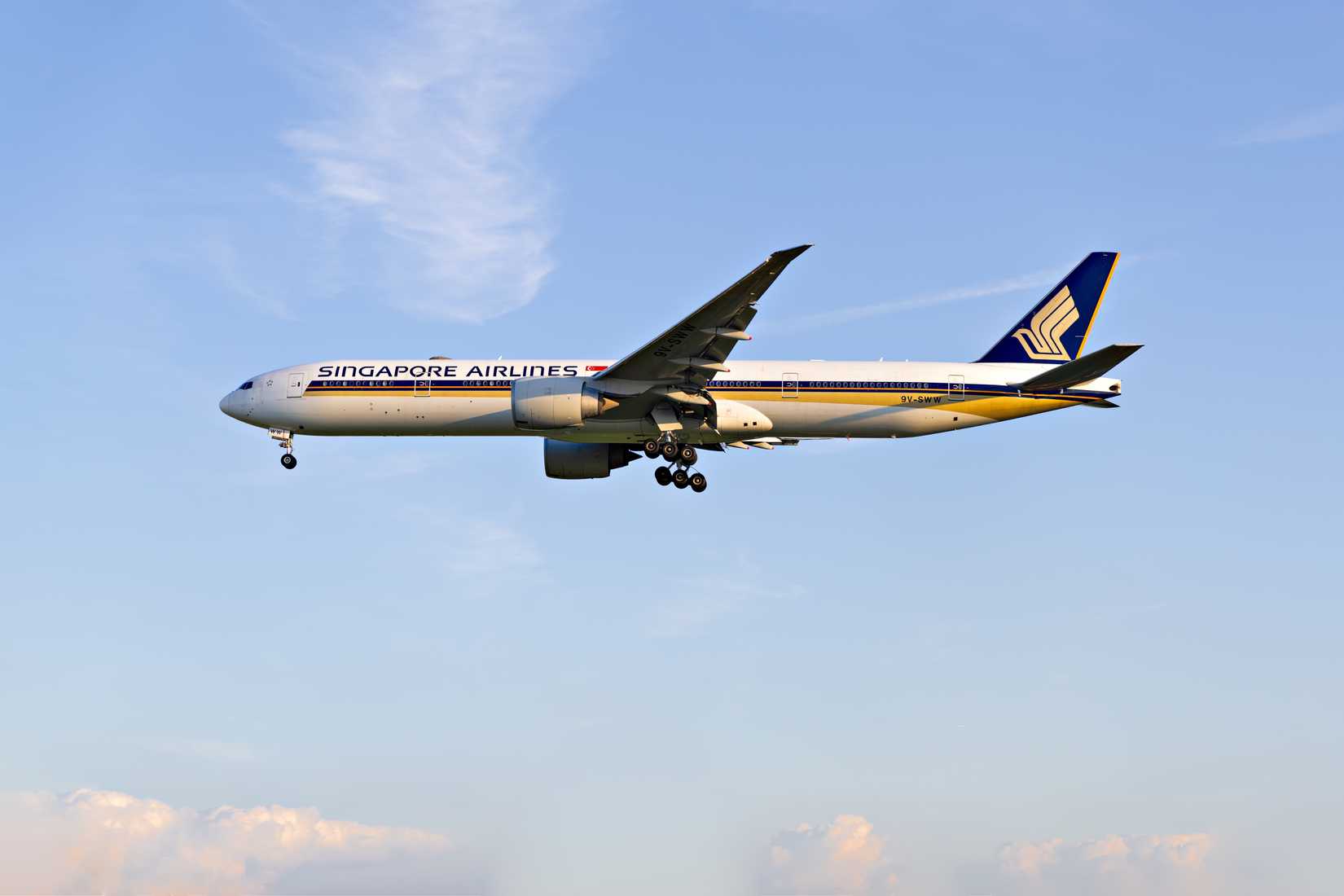 Singapore 777 Landing