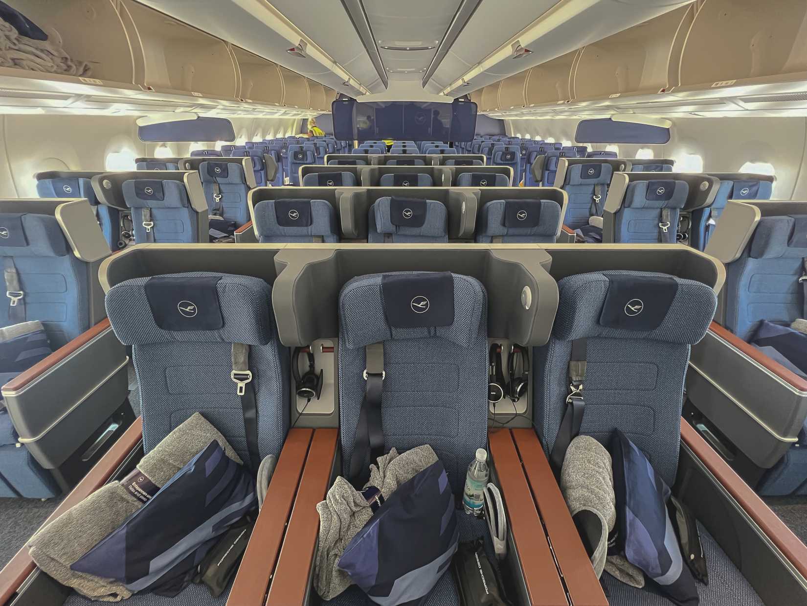 Lufthansa Airbus A350 Allegris Premium Economy
