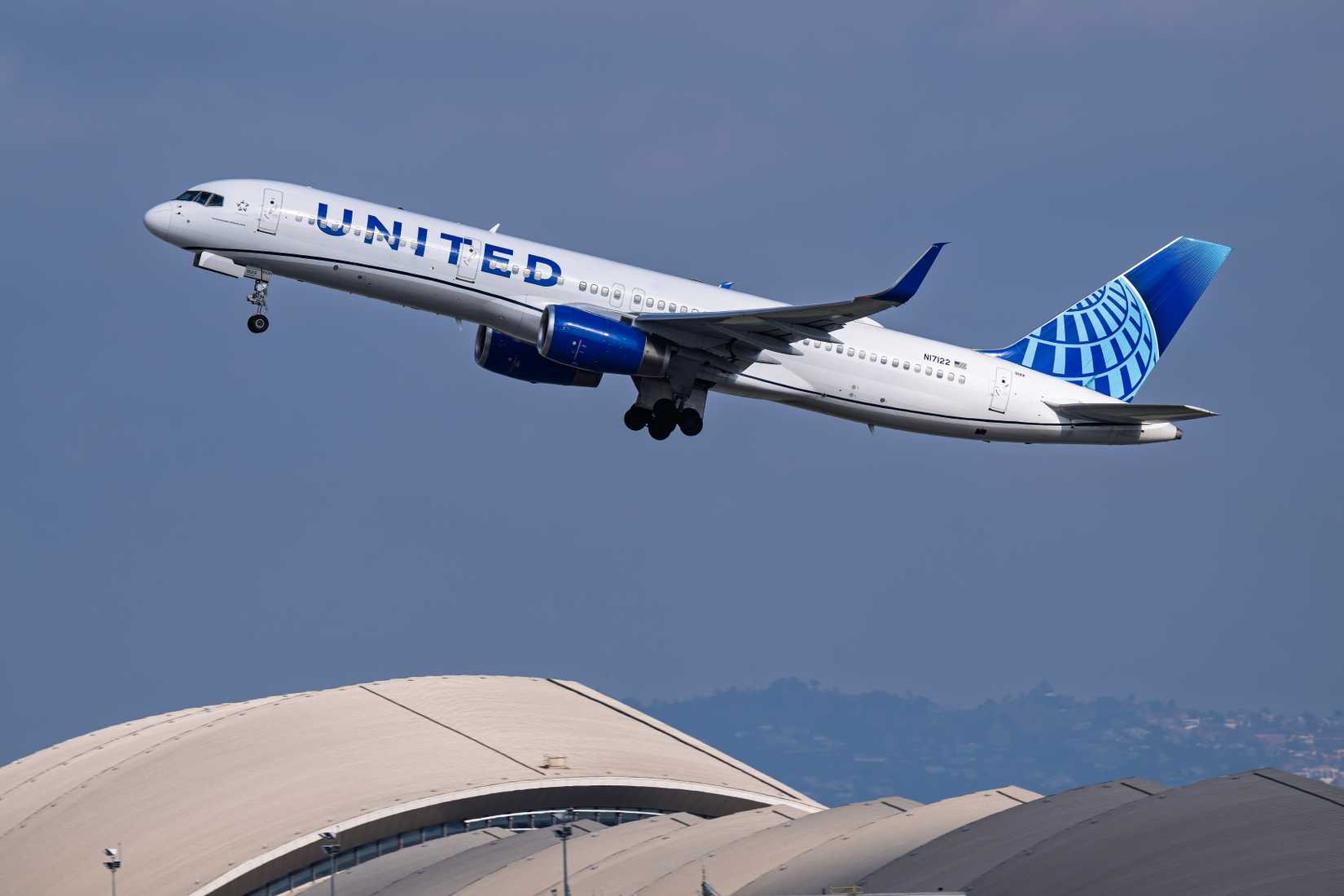 United 757 Departing LAX