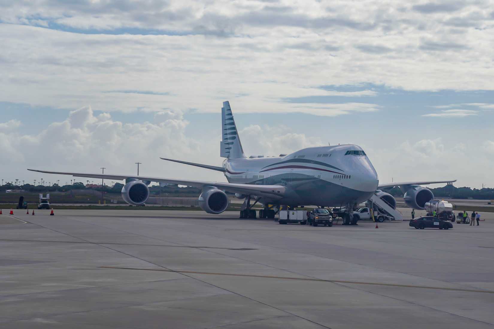 N7478D Boeing VC-25B Bridge Parked