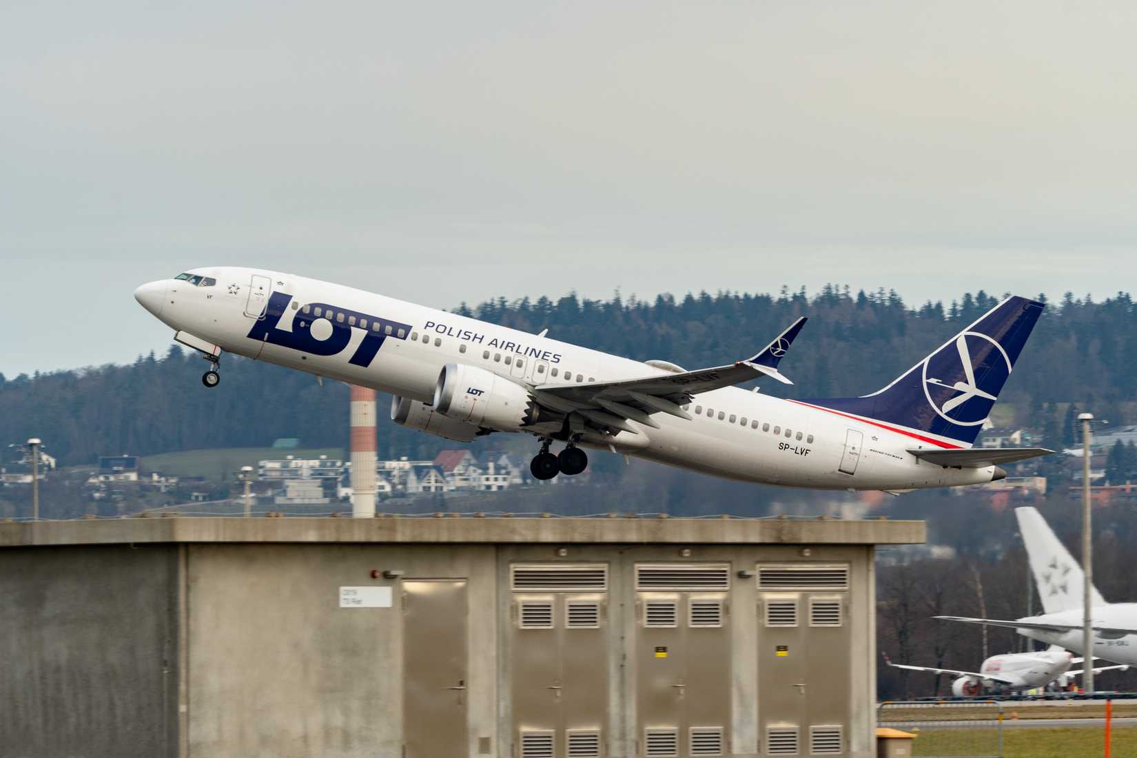 LOT Polish Airlines Takes Boeing To Court Despite Still Flying 26 737 ...