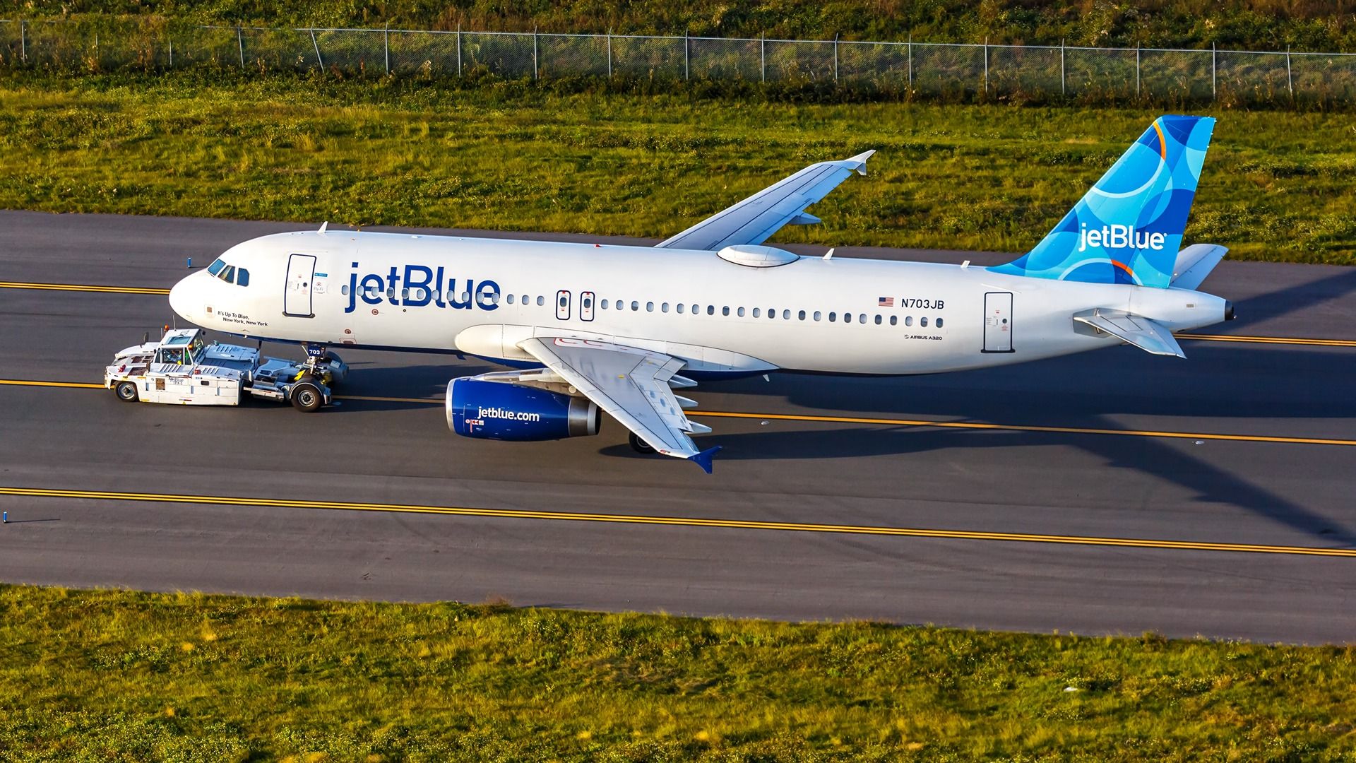 JetBlue Airbus A320 at Orlando International Airport.