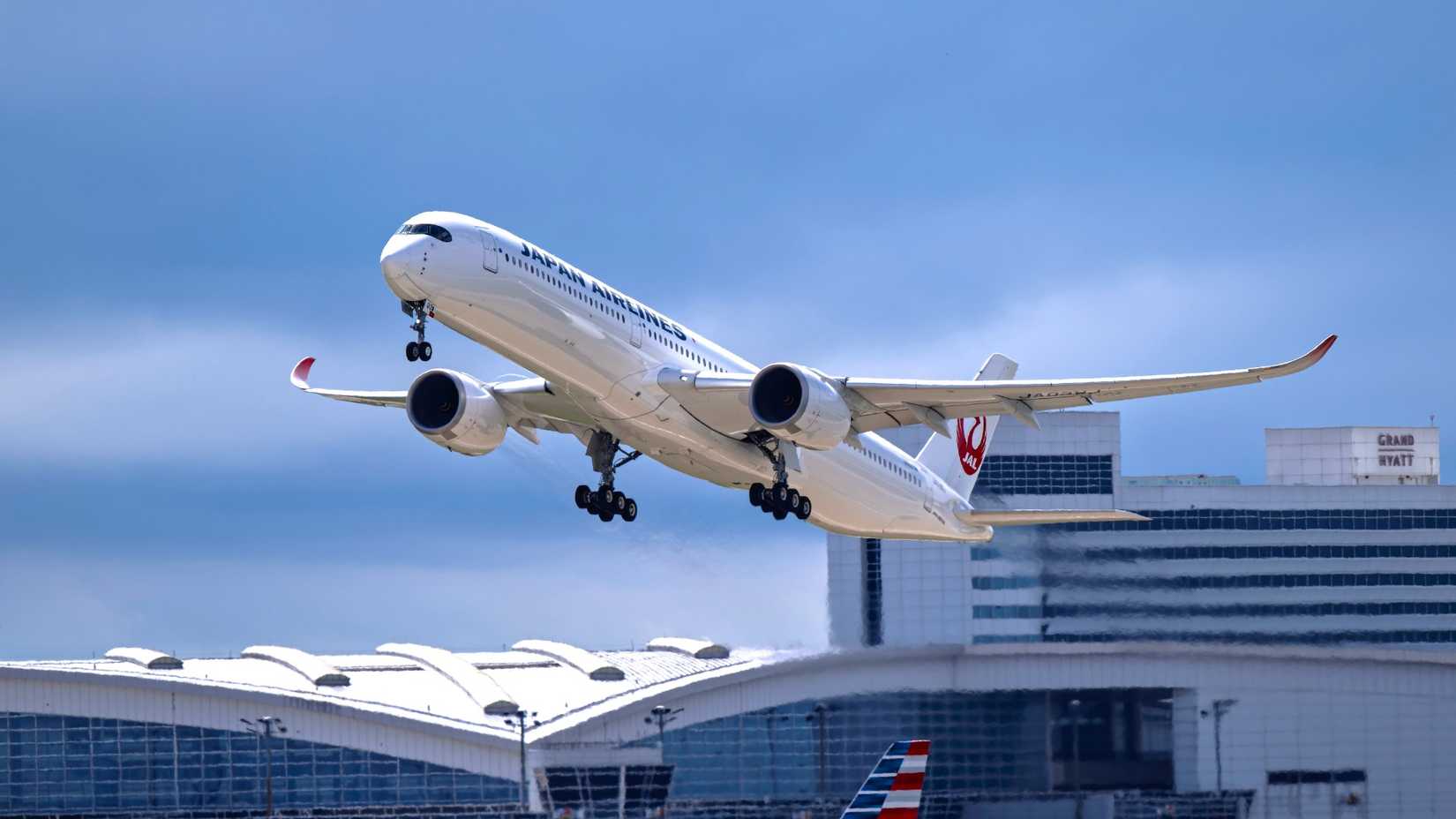 JAL A350 Takeoff