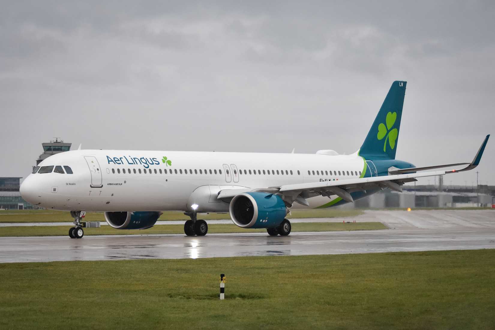 Aer Lingus Airbus A321XLR departing Manchester Airport