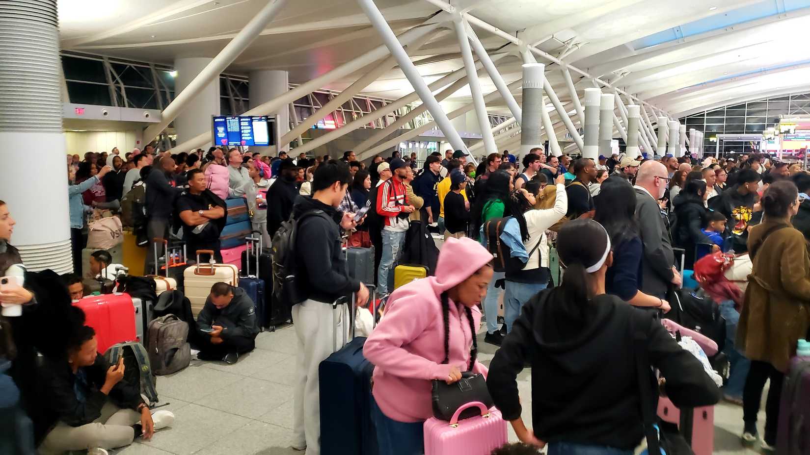 delta terminal lines at JFK airport