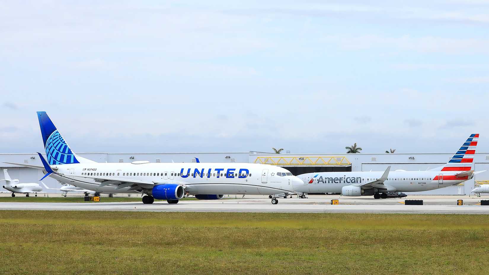 United & American 737s