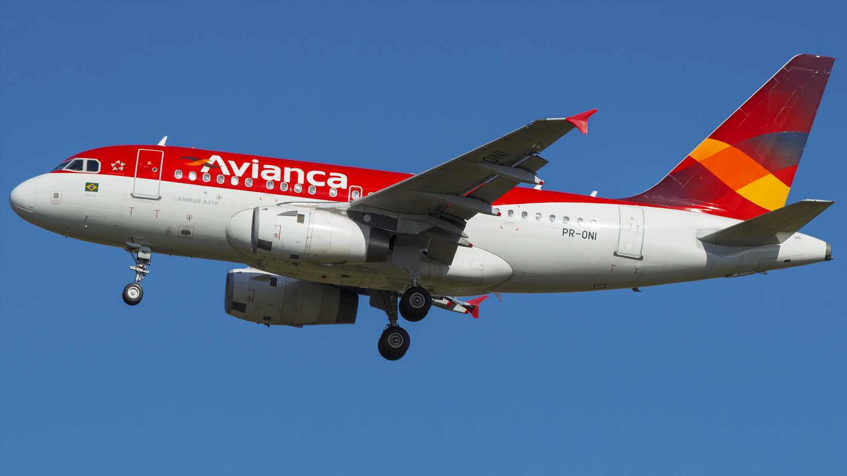 Avianca Airbus A318-100 On Approach