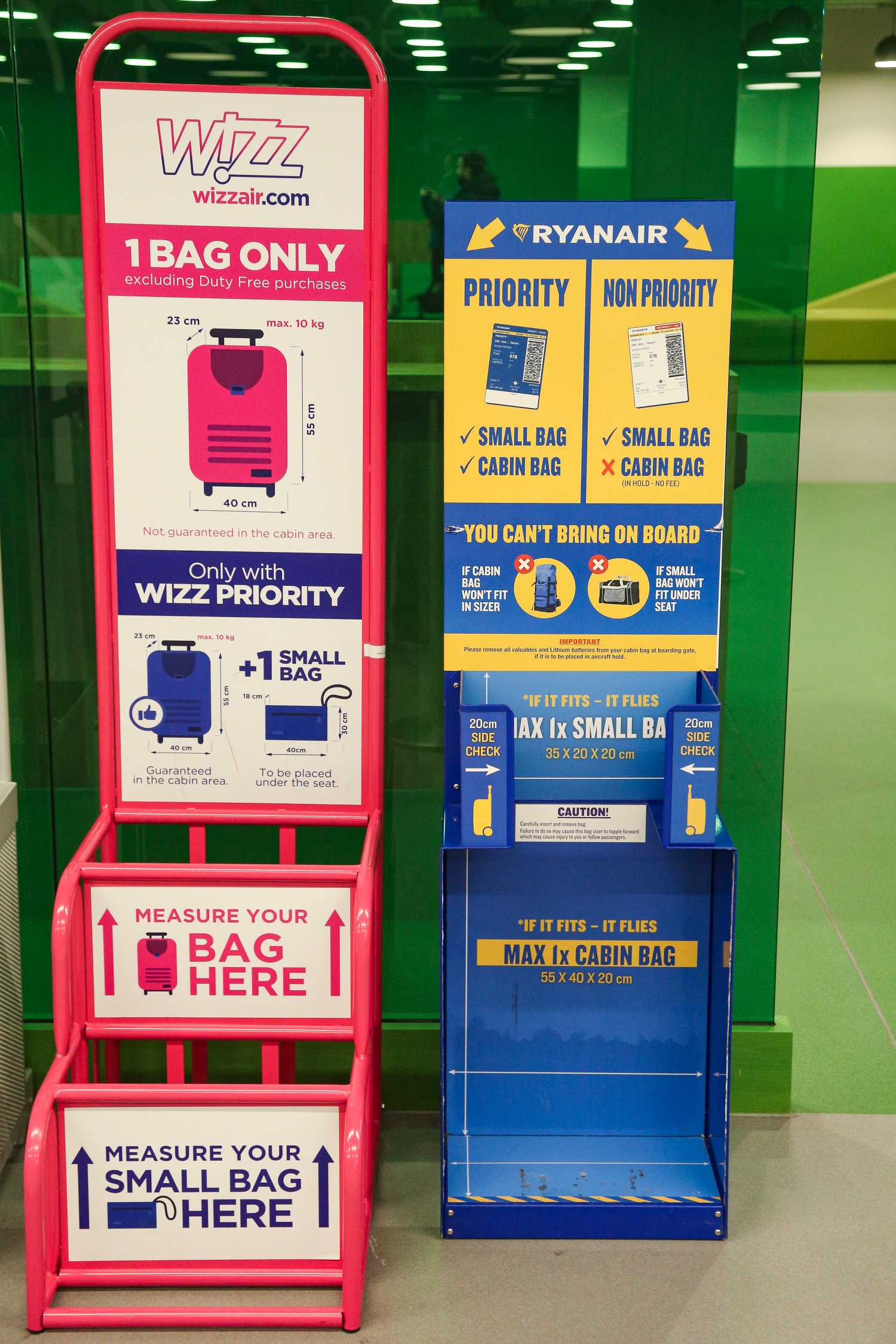 RyanAir Luggage sizer