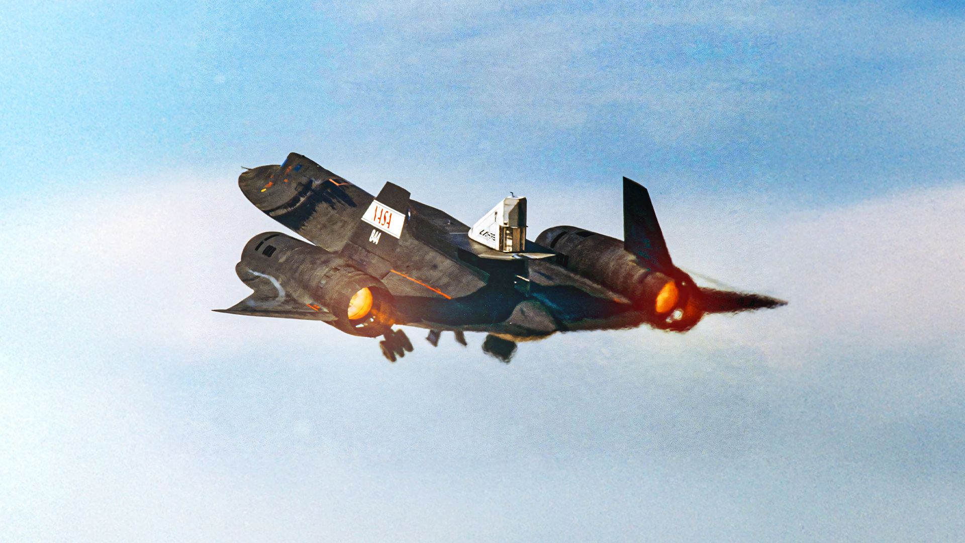 How The SR-71 Blackbird's Black Paint Made Mach 3 Flight Possible