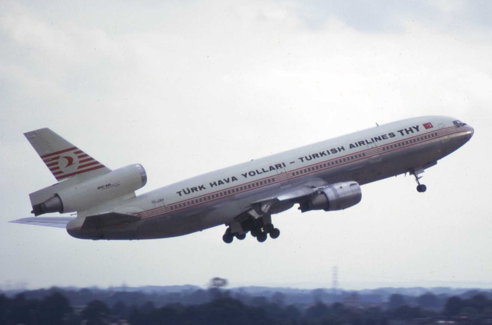 TC-JAV, the aircraft involved in the deadliest DC-10 accident, photographed in 1973