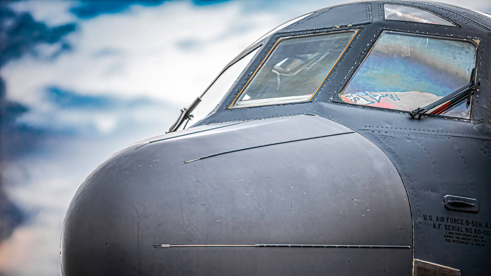 B-52 Stratofortress: O Bombardeiro da USAF que Desafiou 15 Anos de Aposentadoria