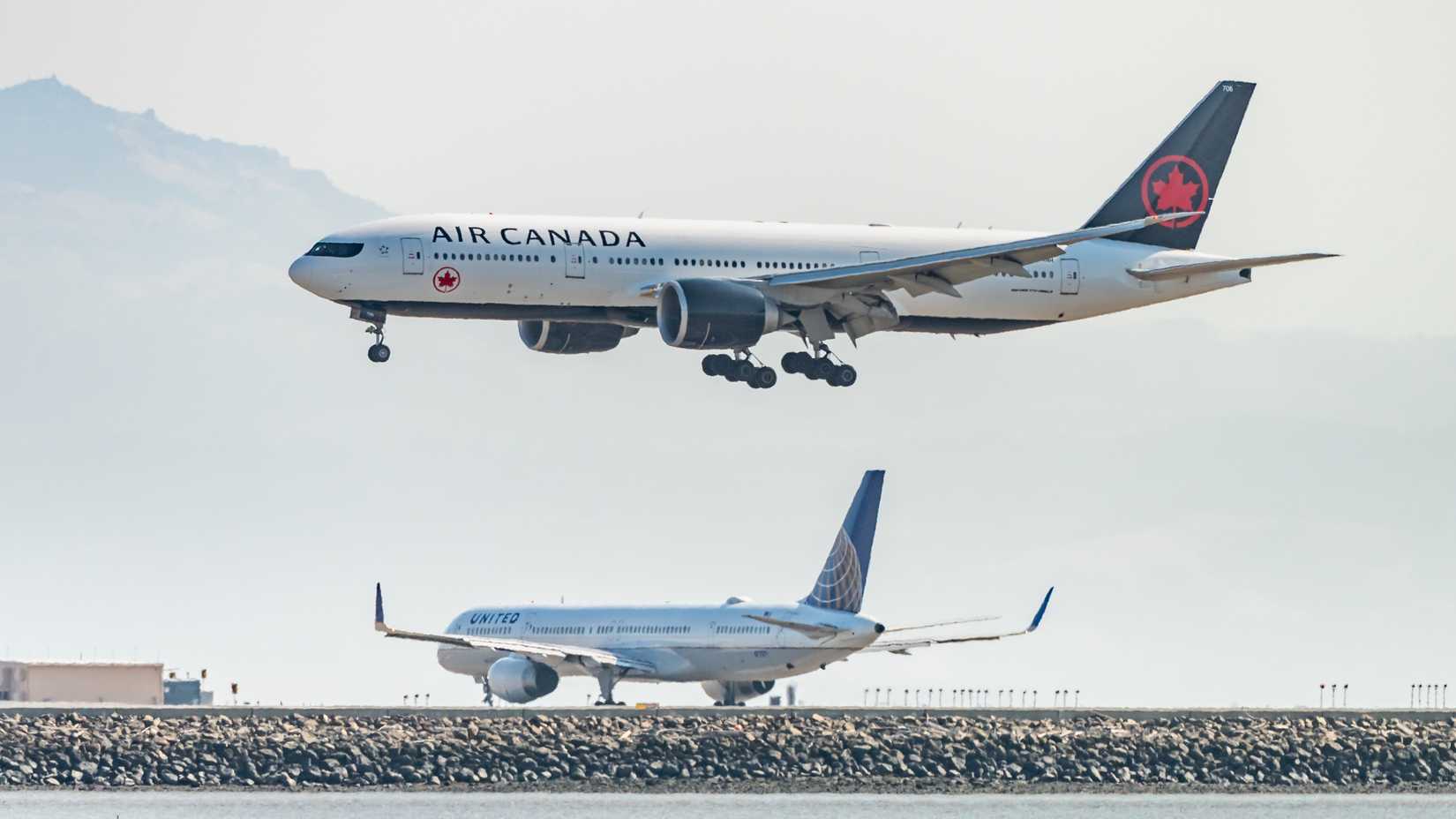 United Airlines and Air Canada Aircraft