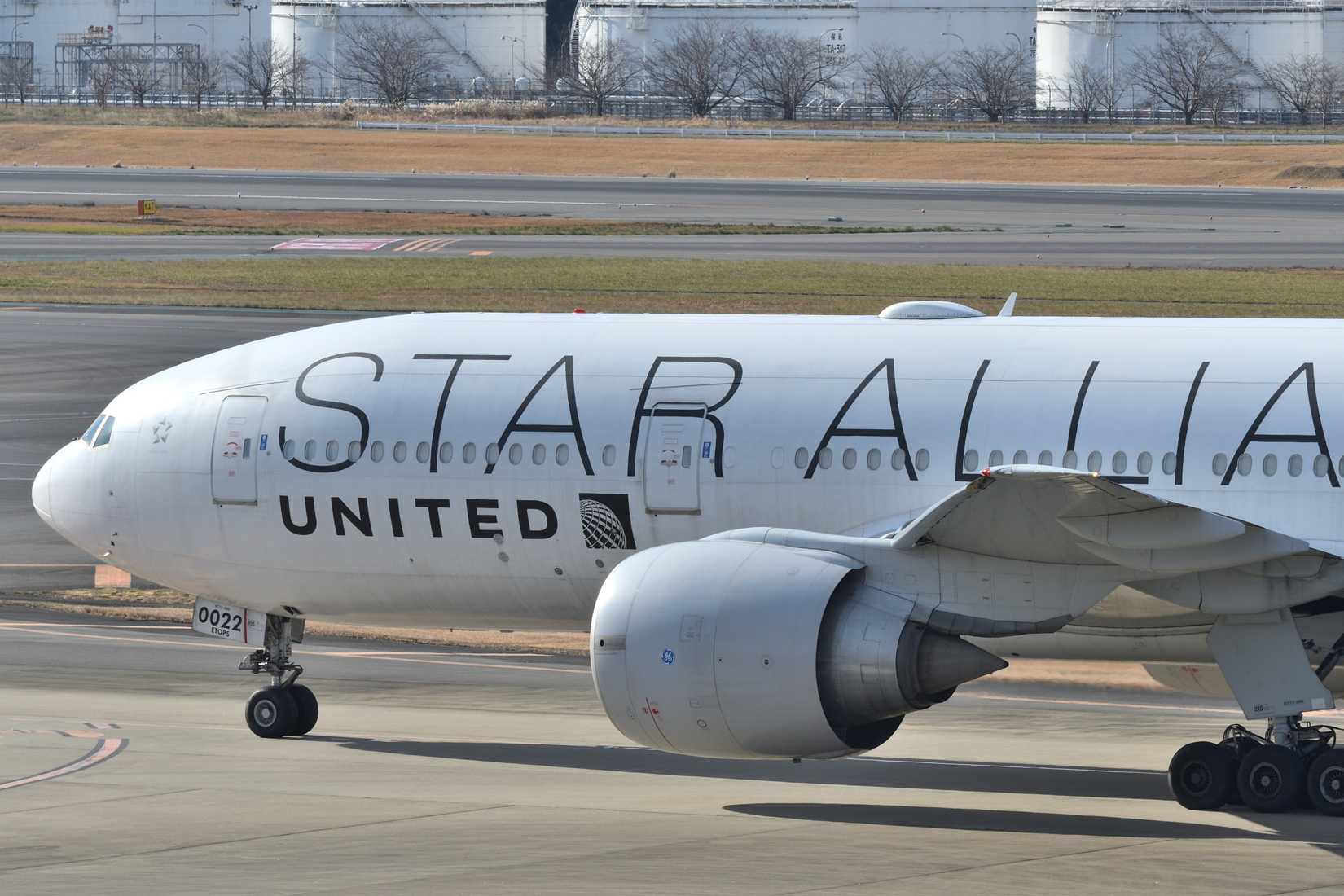 United Airlines Star Alliance livery Boeing B777-200ER (N77022) passenger plane.
