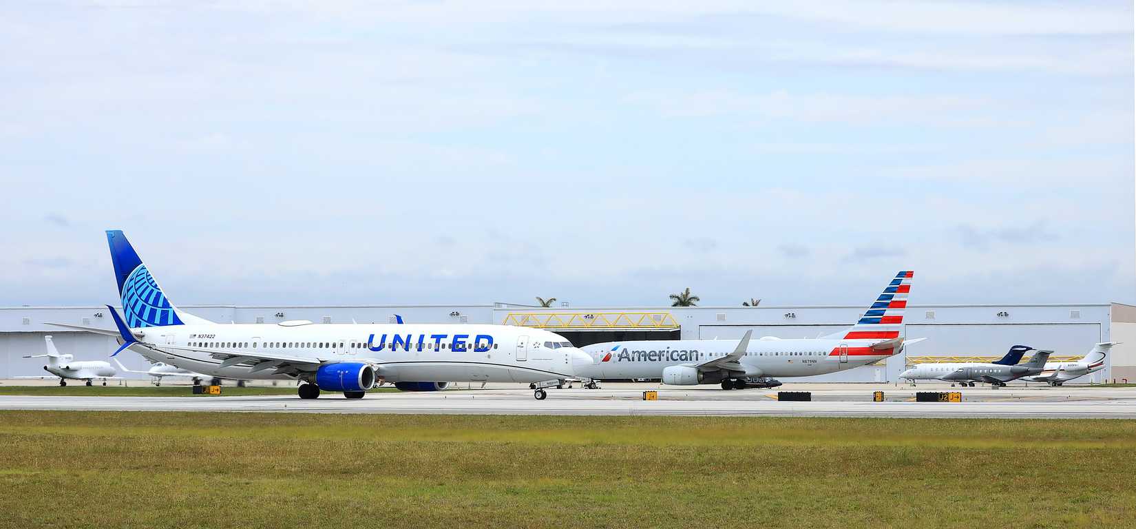 United and American aircraft crossing paths at the Fort Lauderdale Hollywood International Airport.