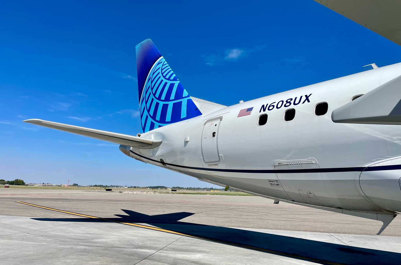 United Express E175 at gate