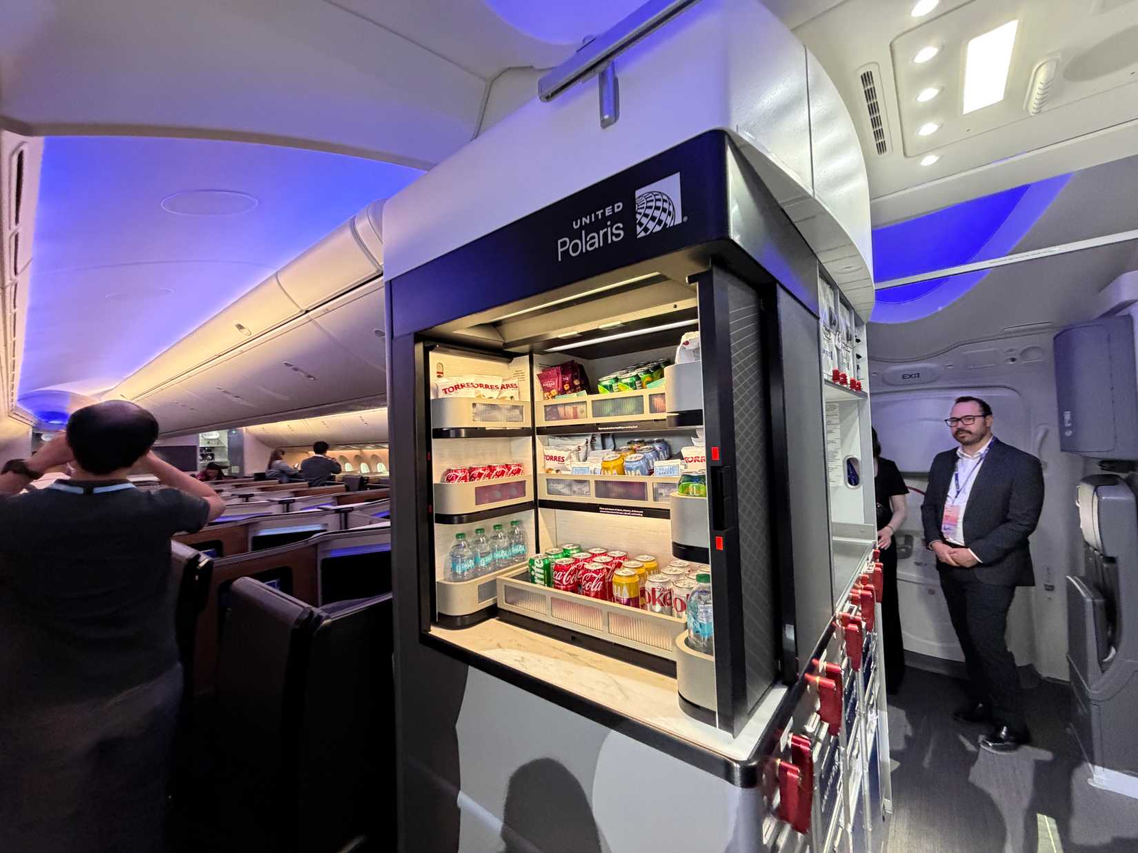 United snack pantry aboard 787-9 N61101.