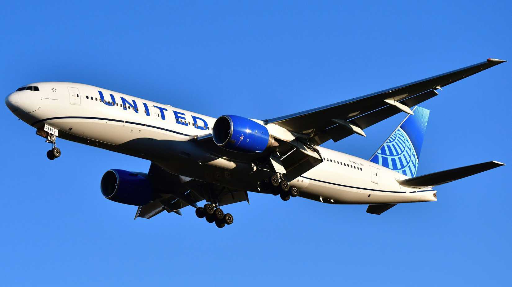 United Airlines Boeing 777-222ER