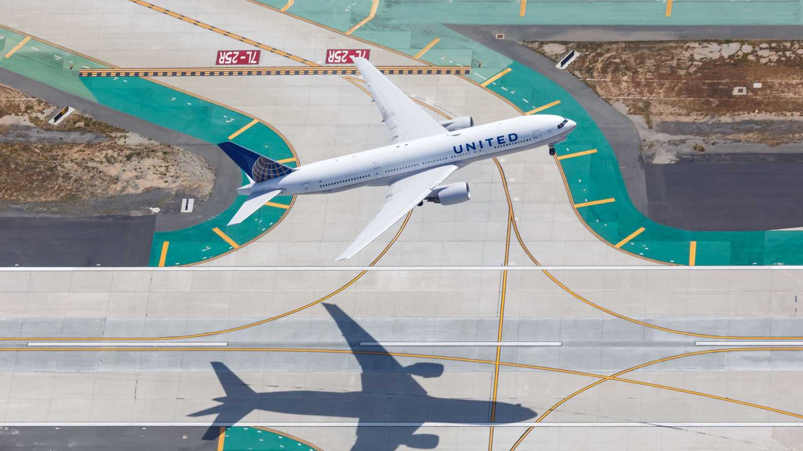 United Airlines 777