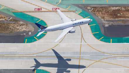 United Airlines 777