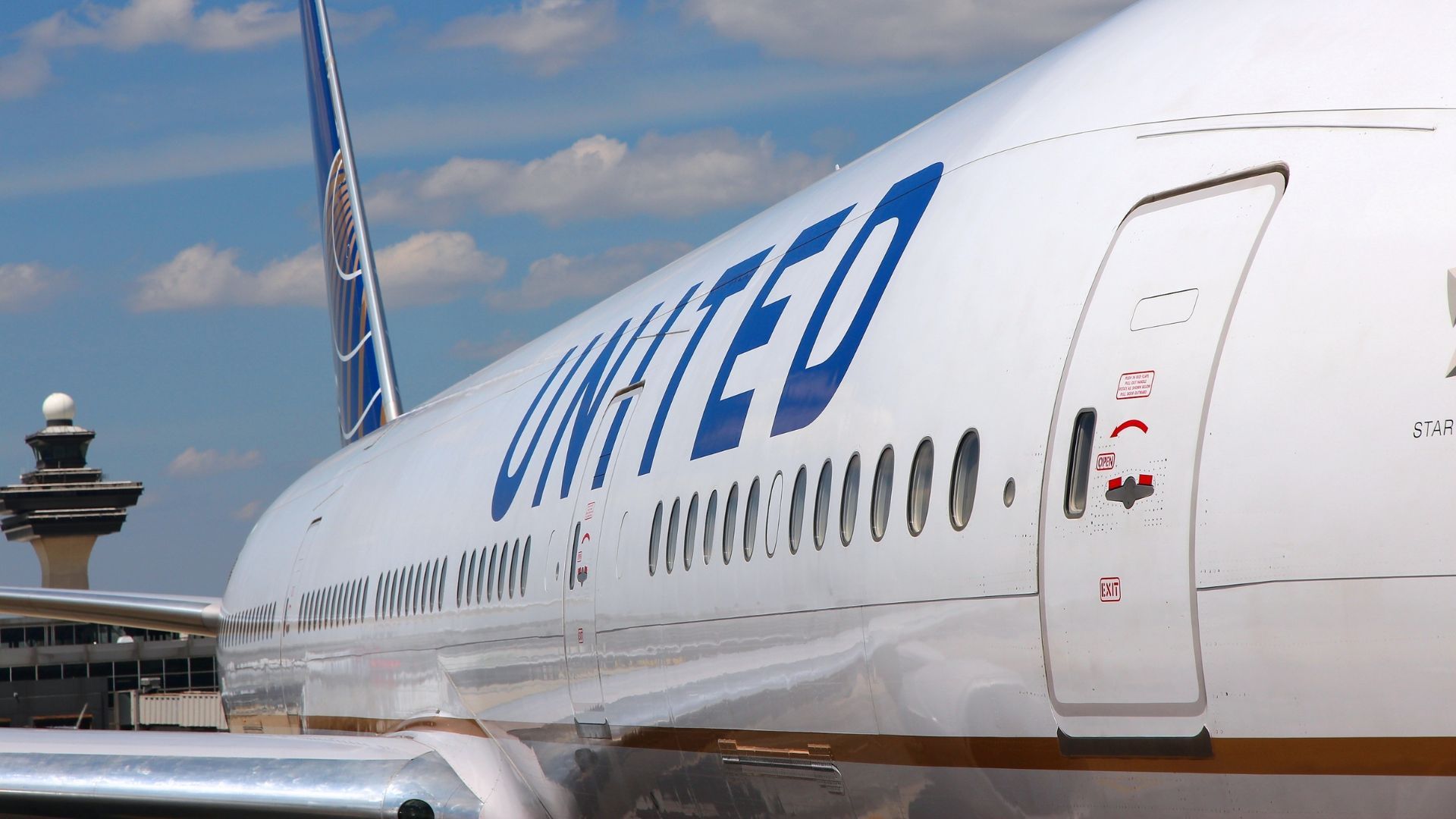 United Airlines'ın Boeing 777'si 24 Saatte İki Kez Yoldan Saptı