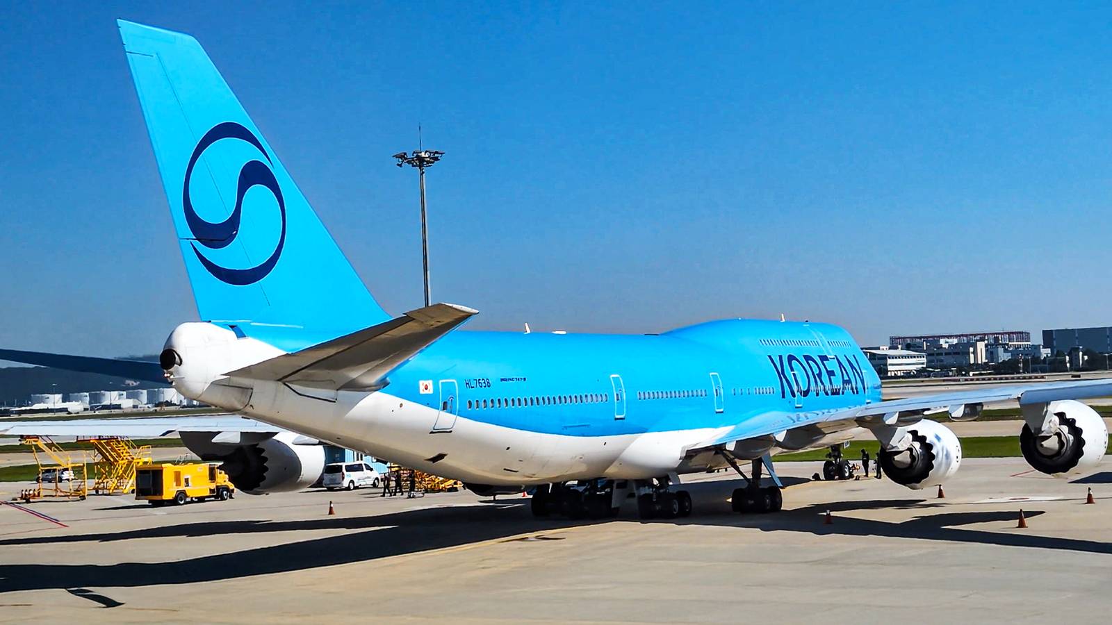 Only 3 Airlines Still Fly Passenger Boeing 747-8s: The US Military ...