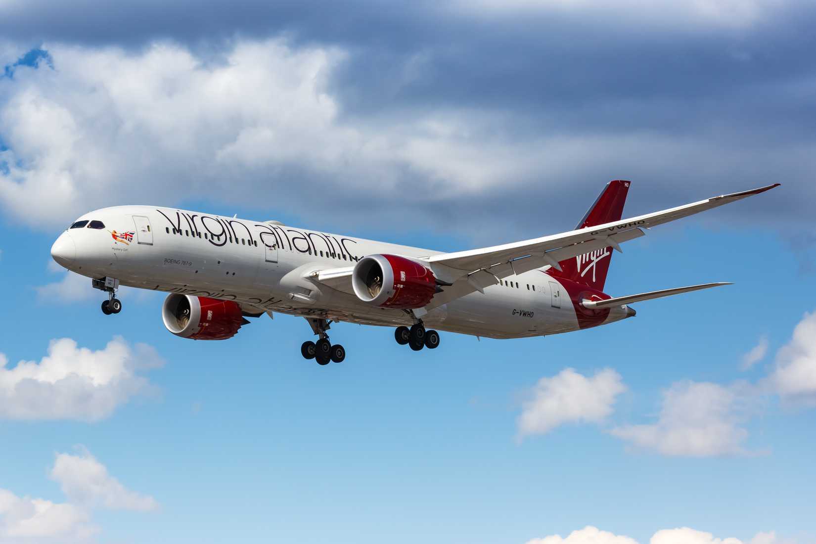 Virgin Atlantic 787 flying across clear skies
