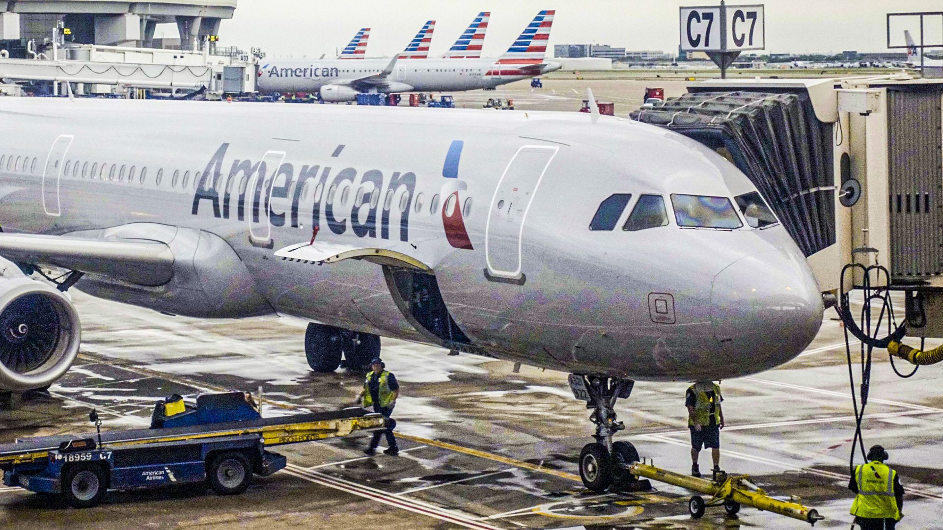 Why Doesn’t The Airbus A321 Board From Mid-Cabin Like The Boeing 757?
