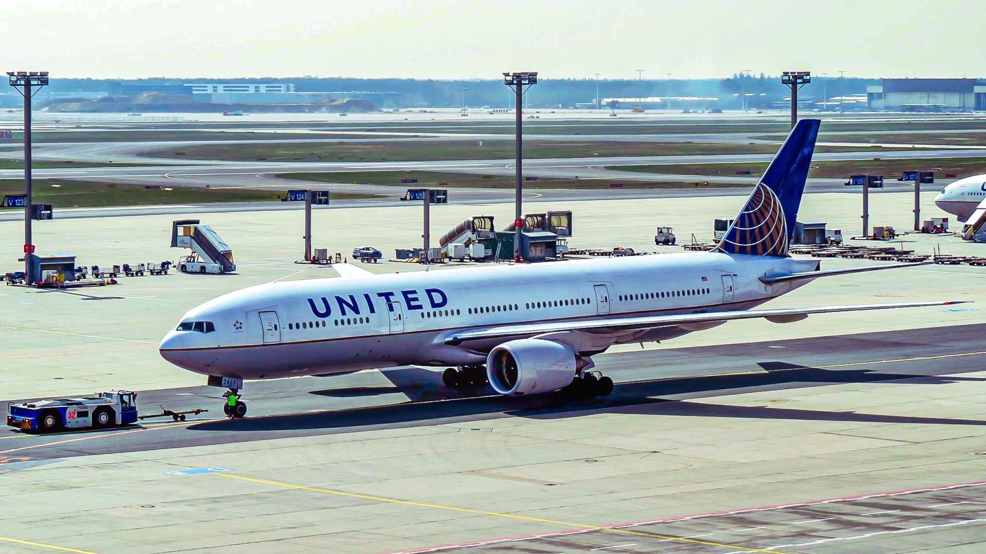 Why United Airlines Just Sent 14 Boeing 777-200s To The Desert Instead Of Fixing Its Pratt & Whitney Engines
