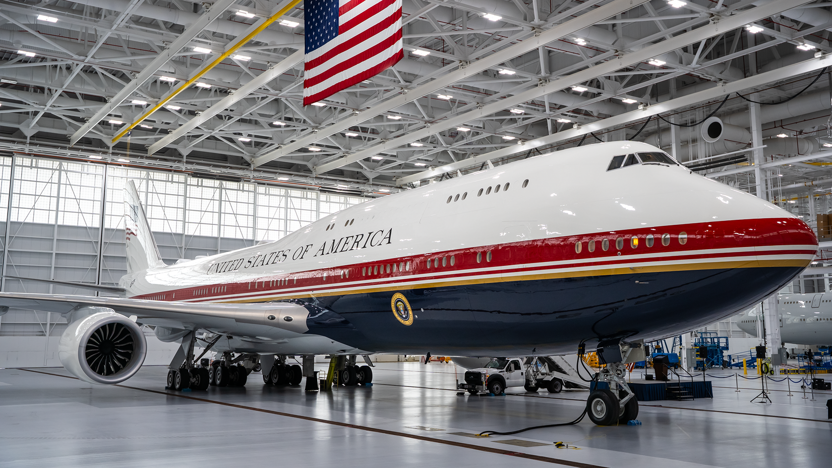 Air Force One bridge aircraft
