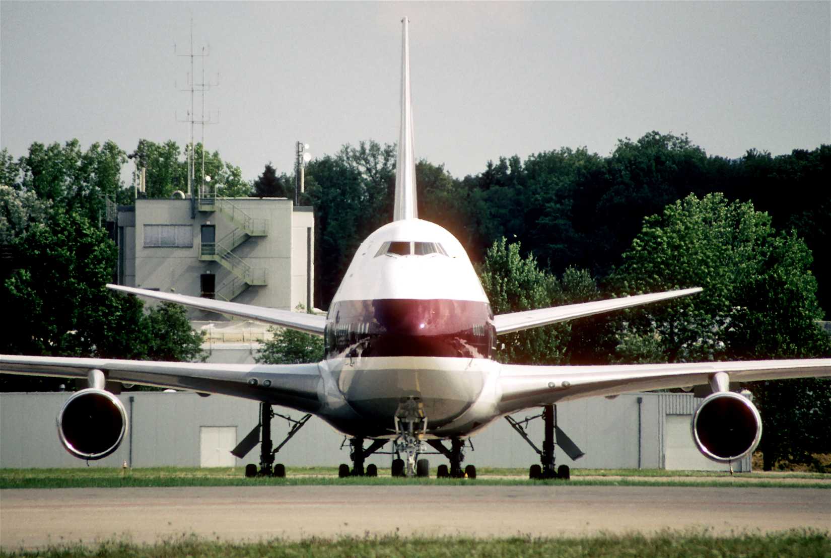 414bs_-_Untitled_Boeing_747SP-21,_VP-BAT@ZRH,13.07.2006_-_Flickr_-_Aero_Icarus