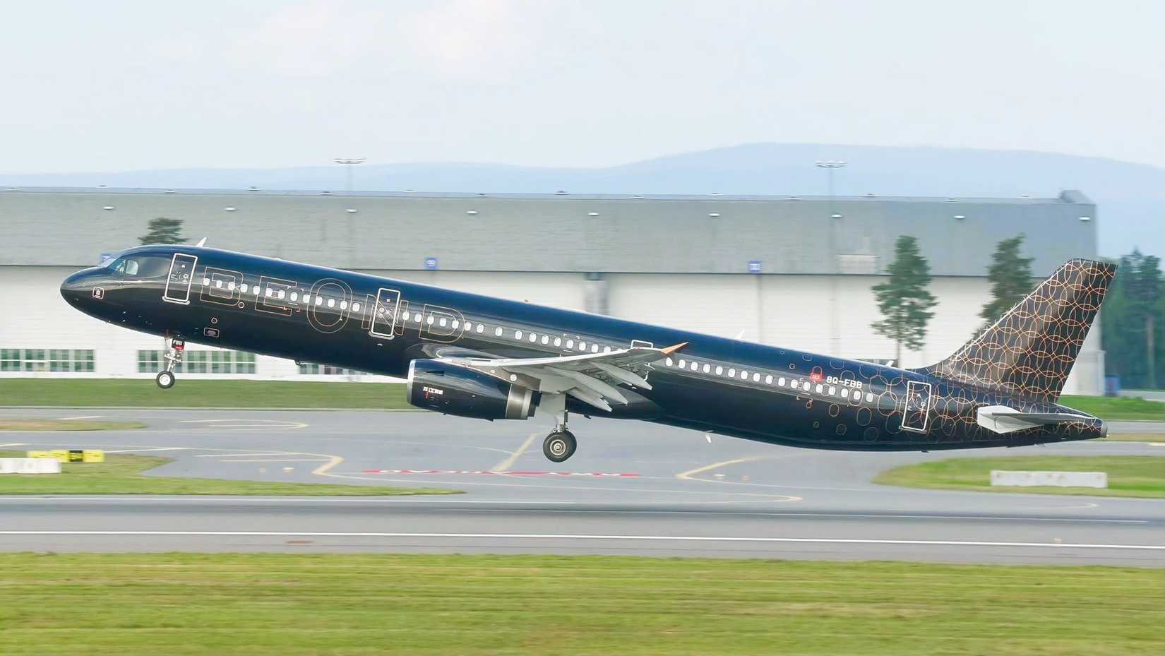Beond Airbus A321 taking off