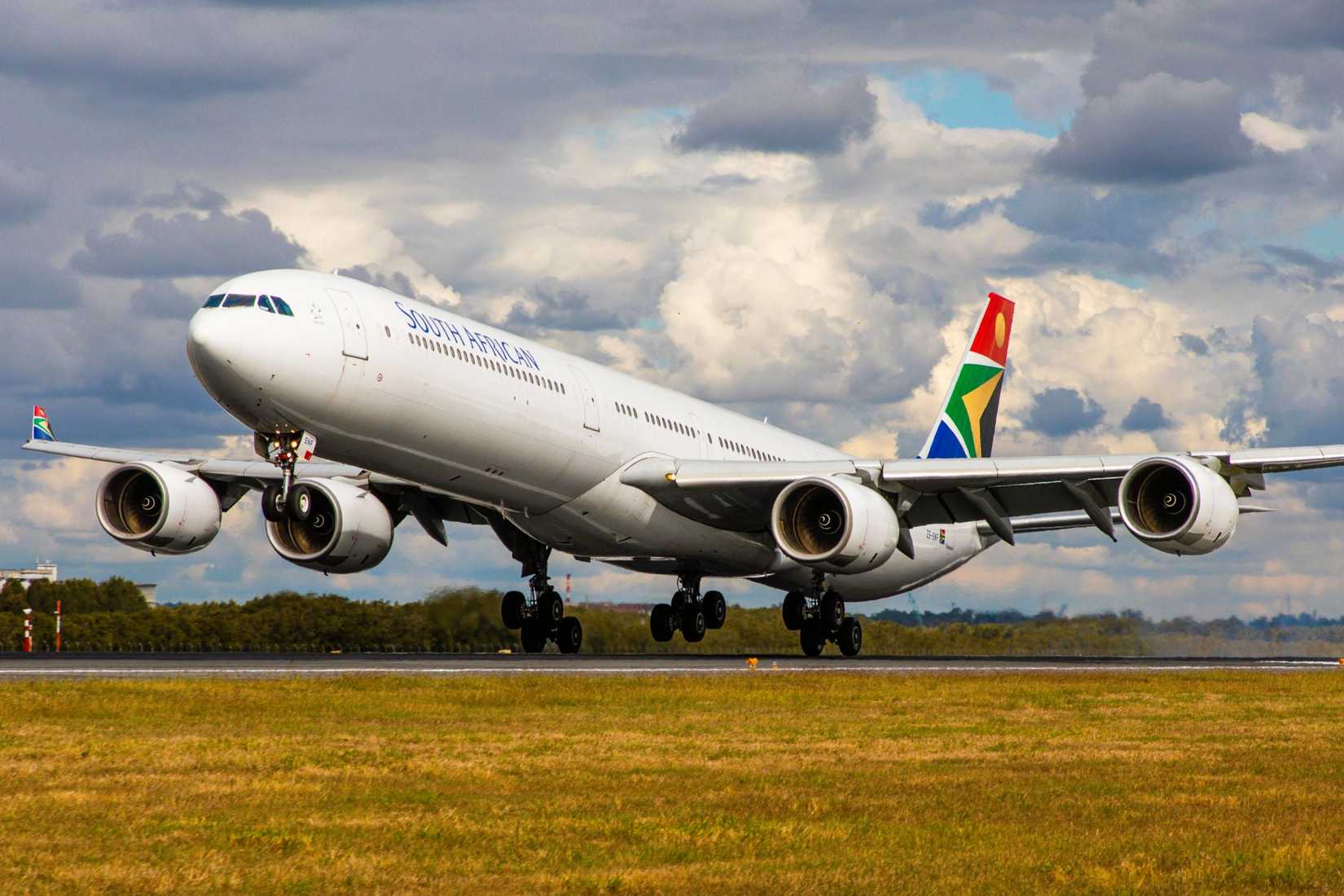 South African Airways A340-600 landing