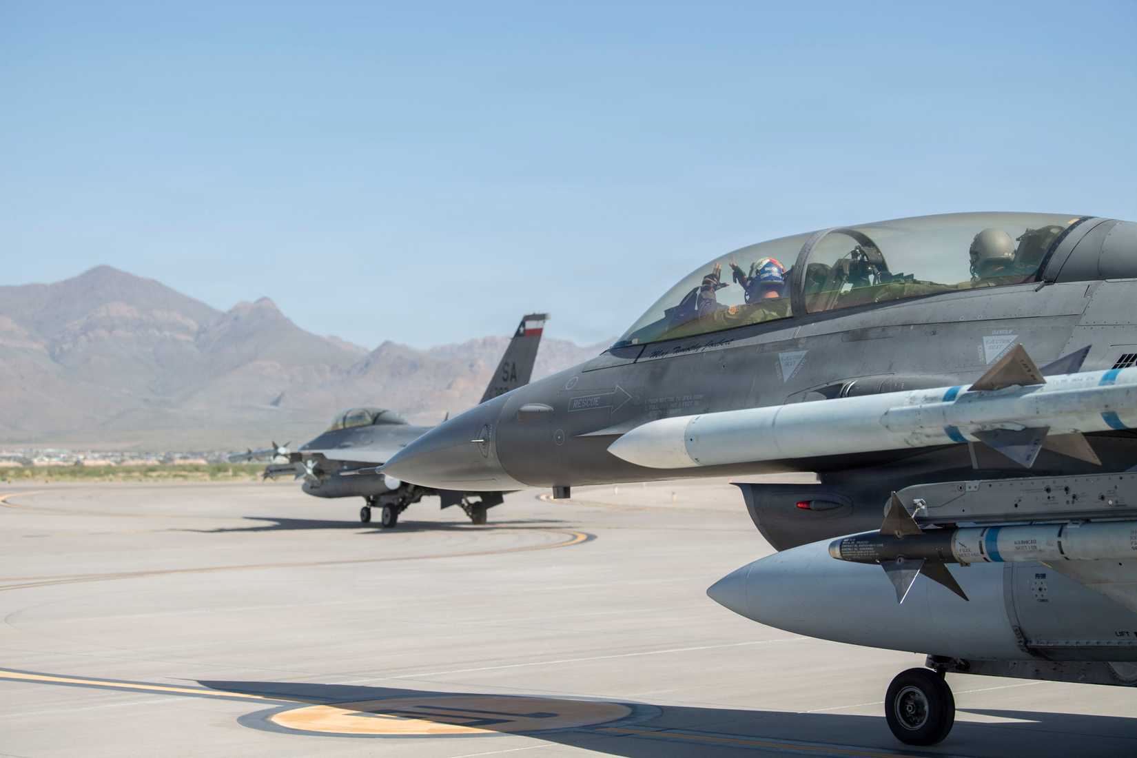 A 149th Fighter Wing F-16 Fighting Falcon Instructor Pilot renders the Gunfighter salute prior to take off at Fort Bliss, Texas, June 6, 2026.