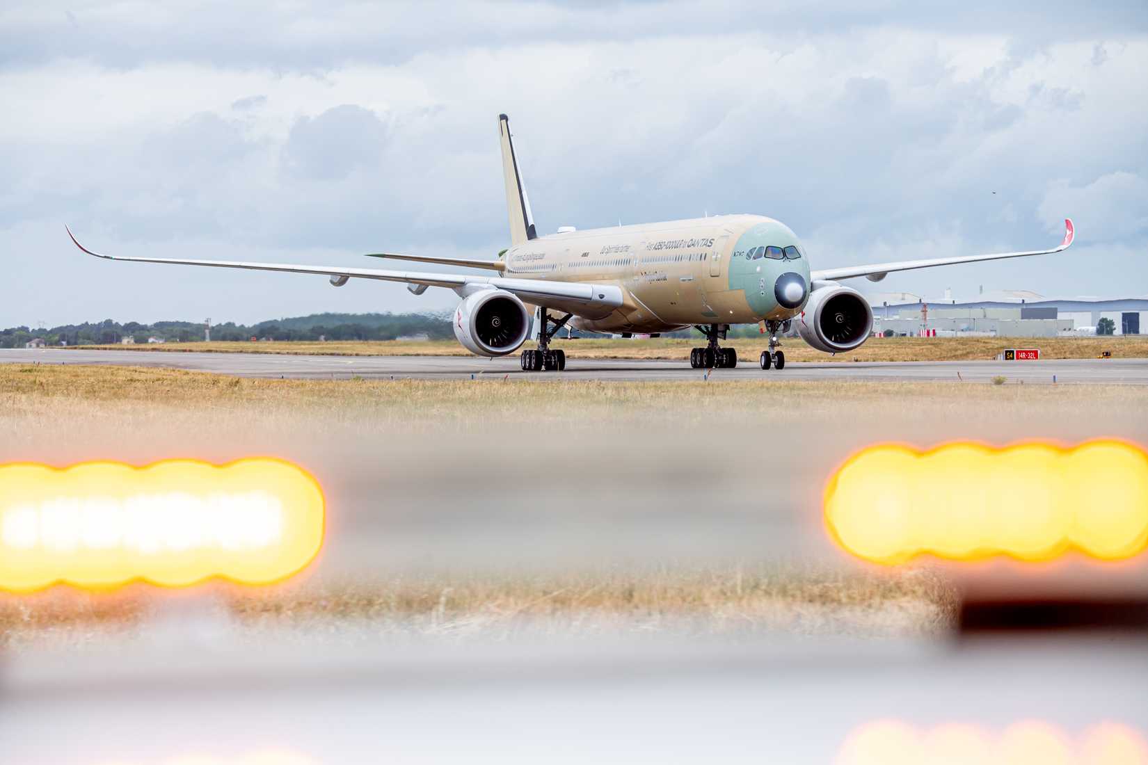 A350-1000ULR MSN707 Qantas First flight-landing_AI-PHO-0383-08-014
