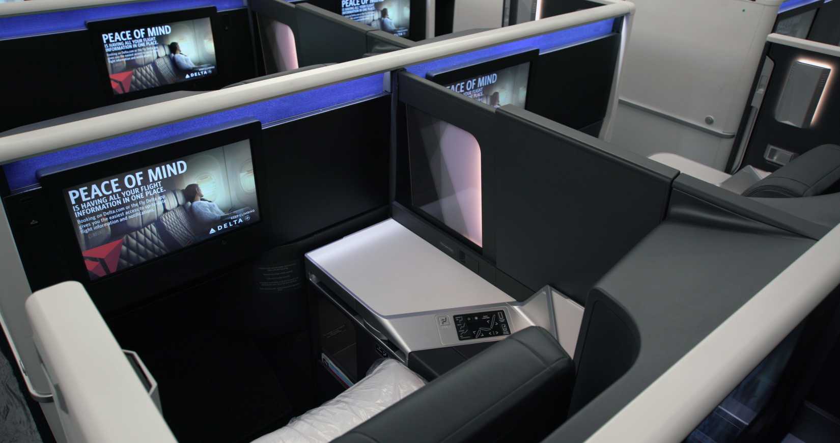 A350: Interior - Delta One suite