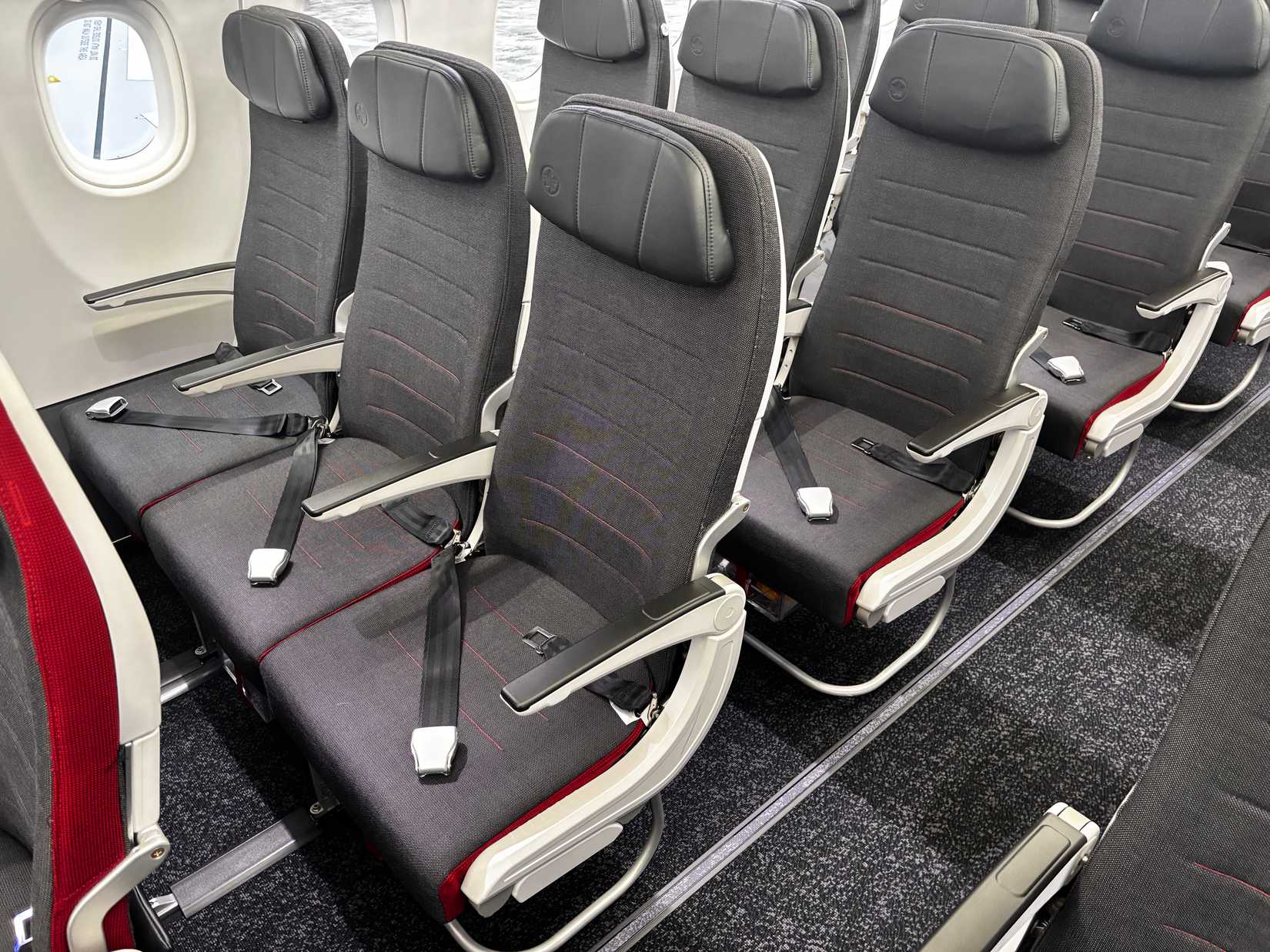 Air Canada's first A321XLR, C-GXLR, economy class.