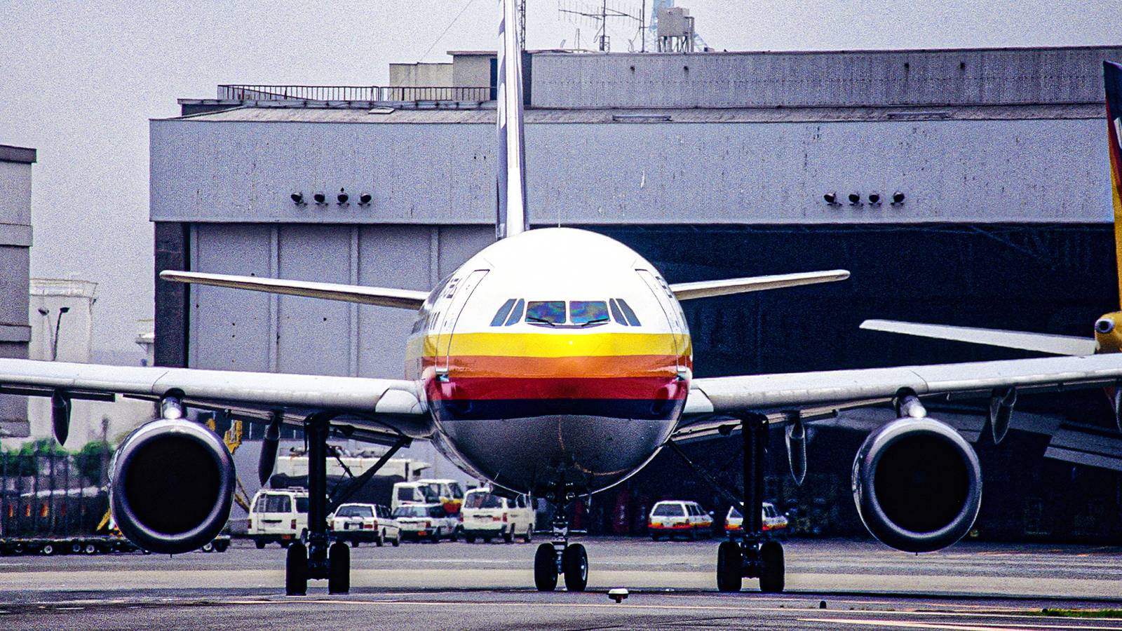 Why The Airbus A300 Vanished From Passenger Skies After Inventing The Modern Widebody