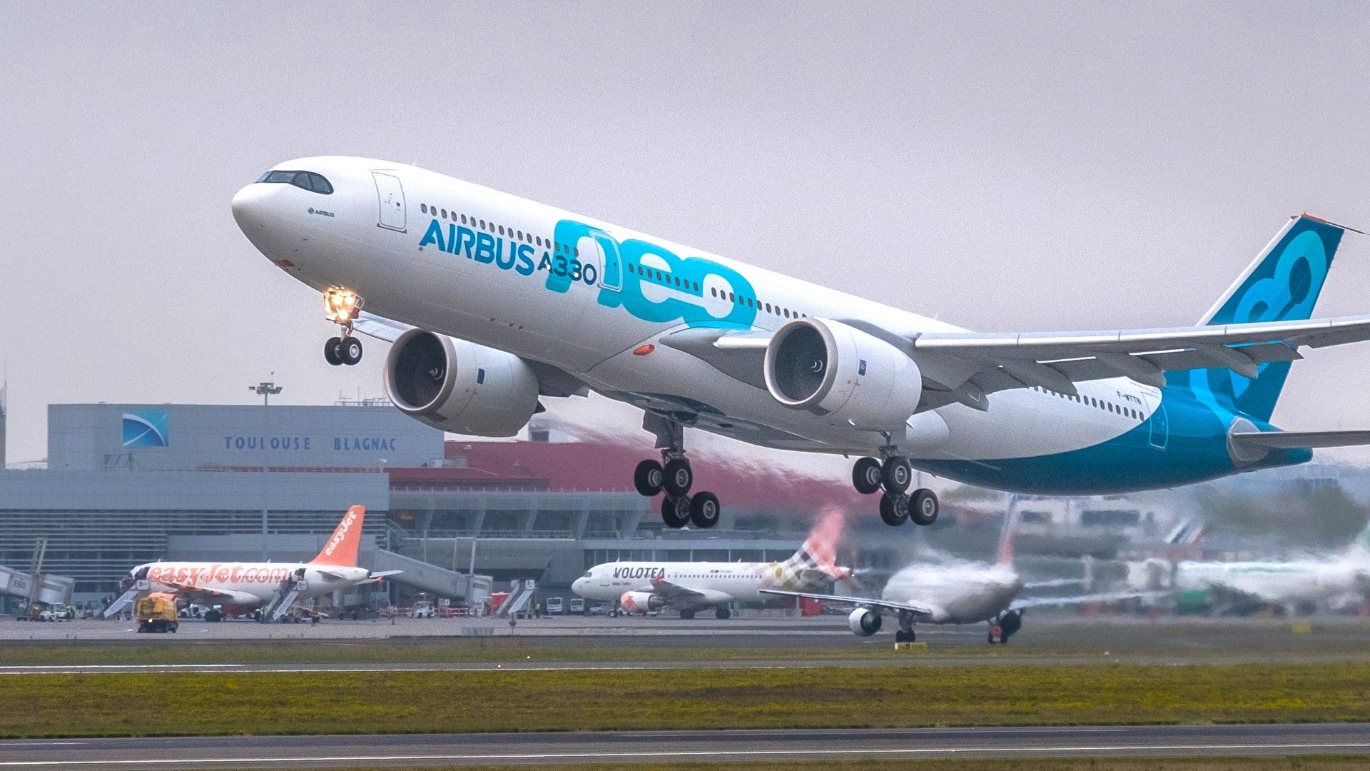 Airbus Secures Historic $9.4B Widebody Deal In China