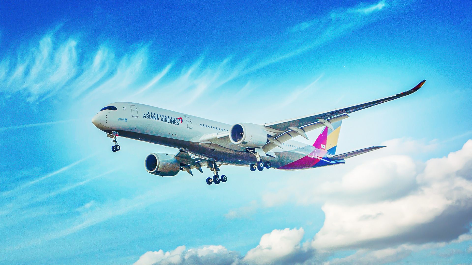 How The Airbus A350's 'Bird-Like' Wing Morphs Mid-Flight To Cut Fuel Burn By 25%