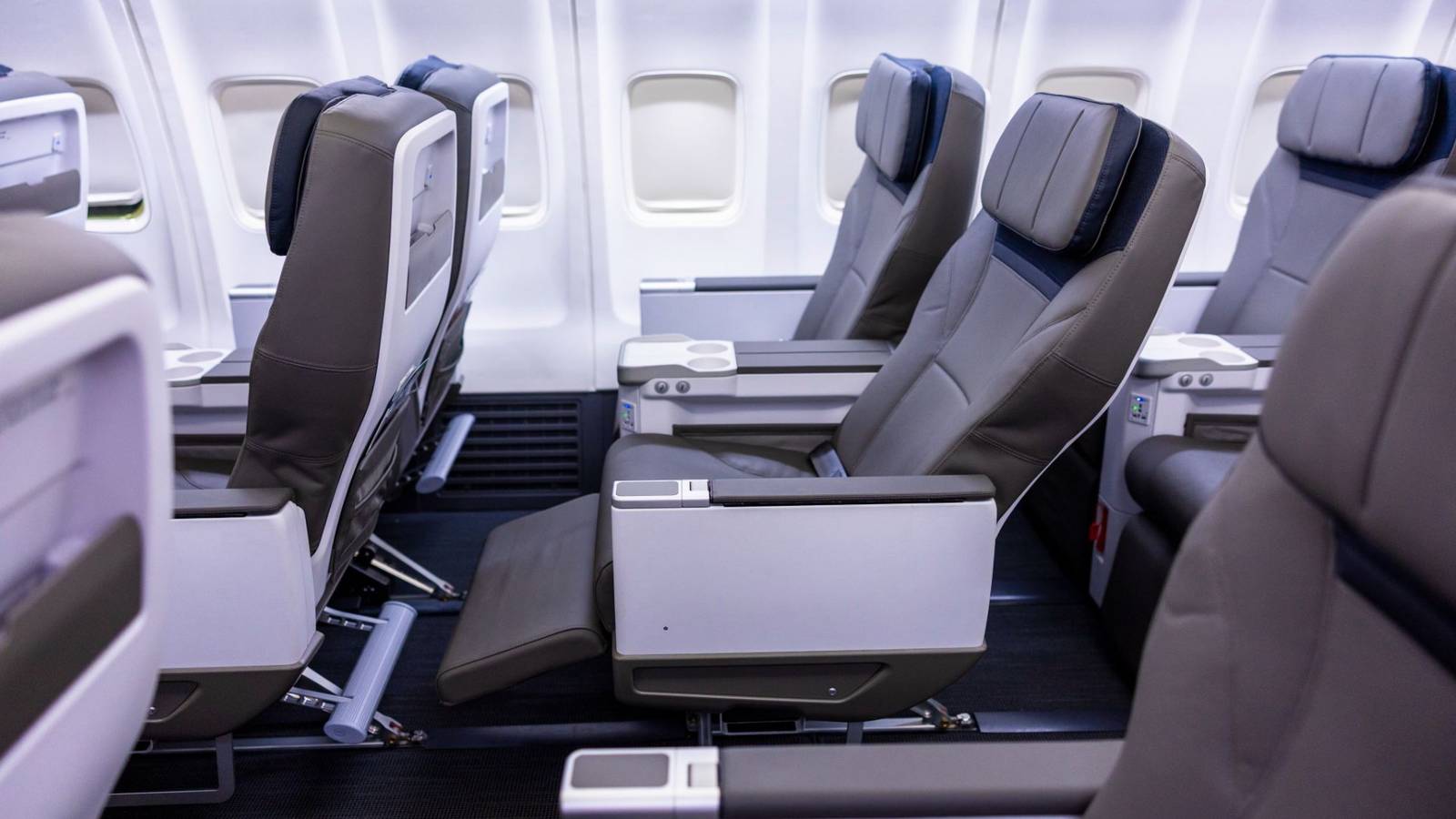 One Boeing 737 Every 3 Days: Alaska Airlines Wraps Up Fleet-Wide Premium Cabin Refresh
