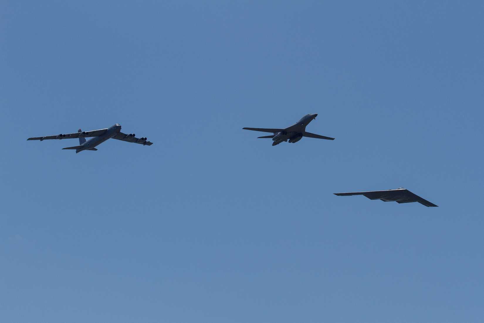 Dyess_Air_Force_Base_Air_Show_2015_Formation_Flight_B-52_Stratofortress_B-1_Lancer_B-2_Spirit_01