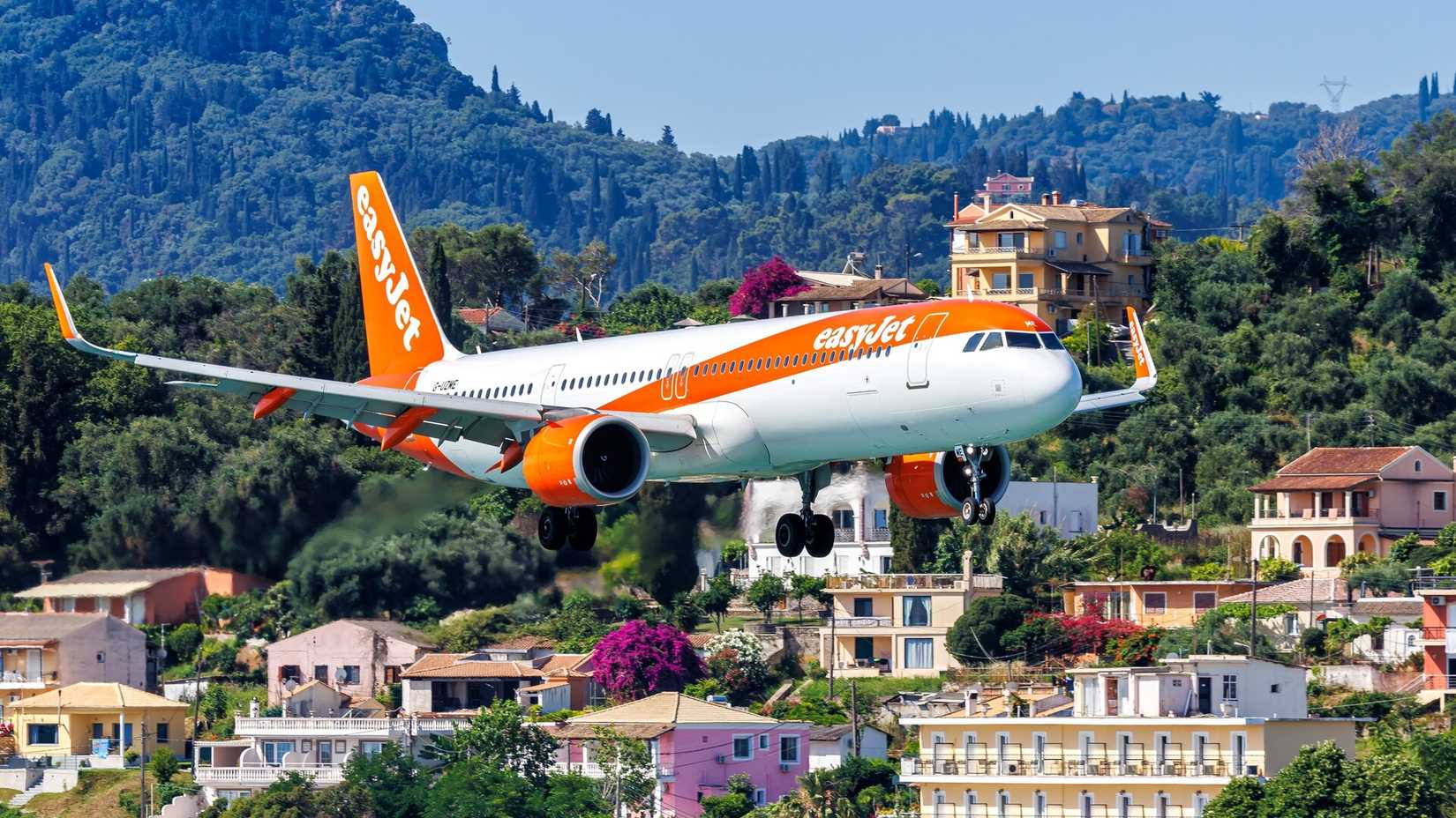 easyJet Airbus A321neo landing in Corfu