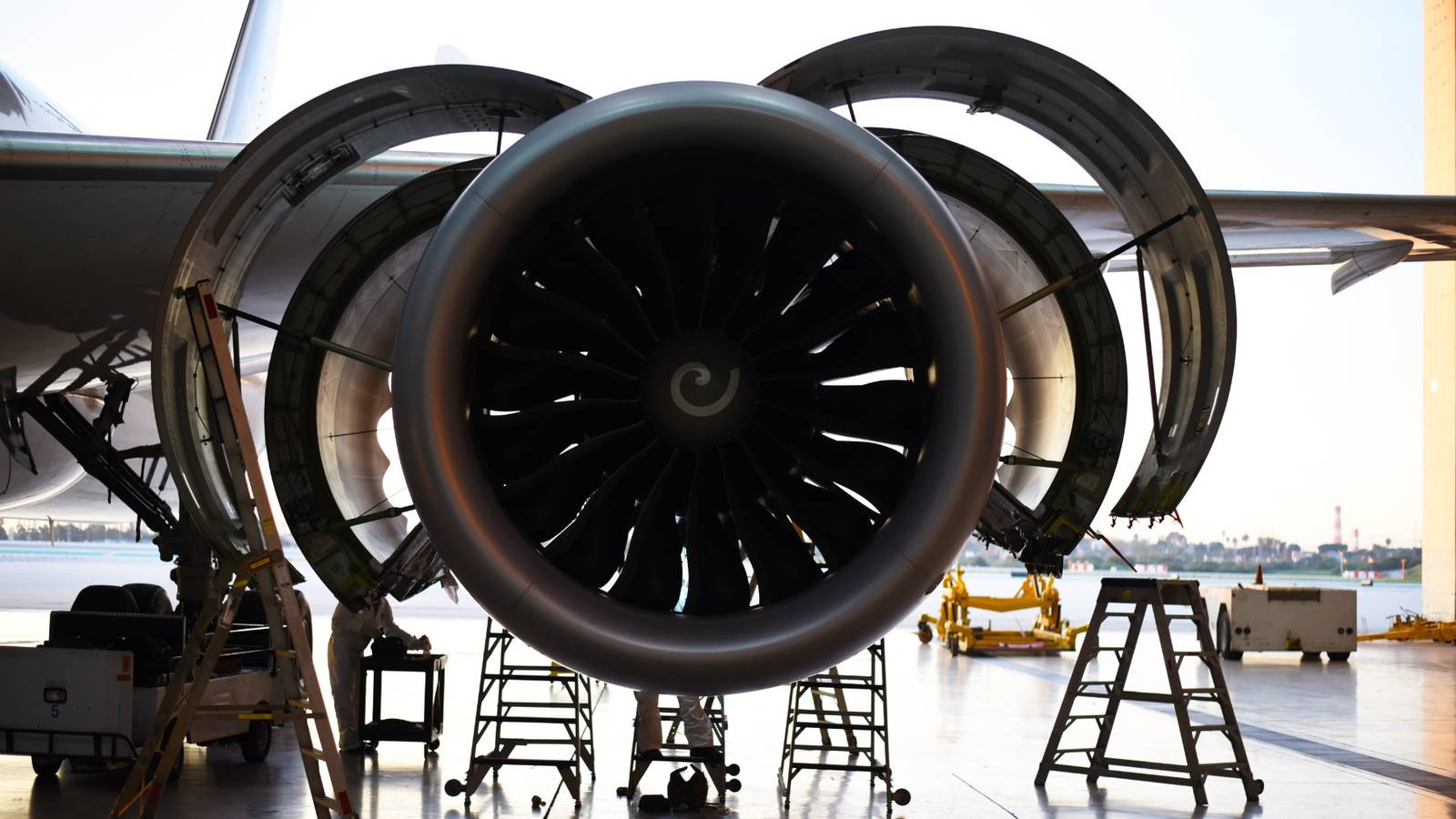 United CEO: 900 Jets Grounded Over Engine Shortage, Will Last