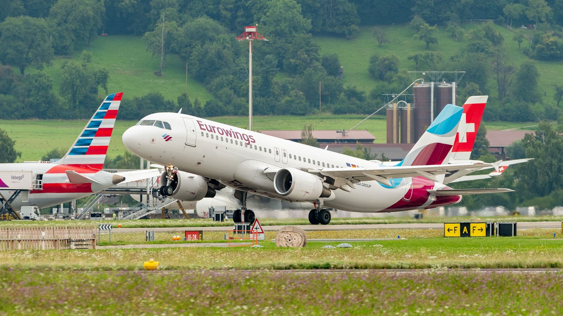 Eurowings Airbus A320 landing at Zurich ZRH