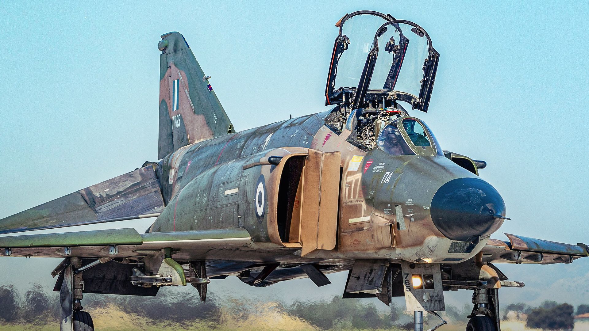 El F-4 Phantom: La potencia bruta que, 60 años después, ningún caza moderno ha conseguido superar