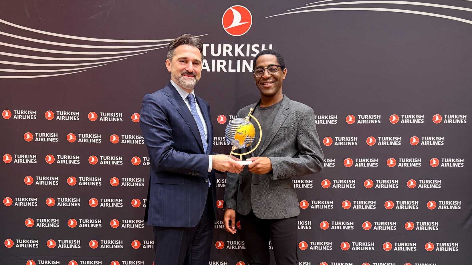 Simple Flying's Channing Reid & Turkish Airlines’ Chairman of the Board and the Executive Committee, Prof. Dr. Murat Şeker