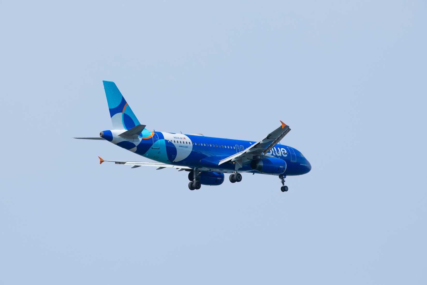 JetBlue Airbus A320 in the air