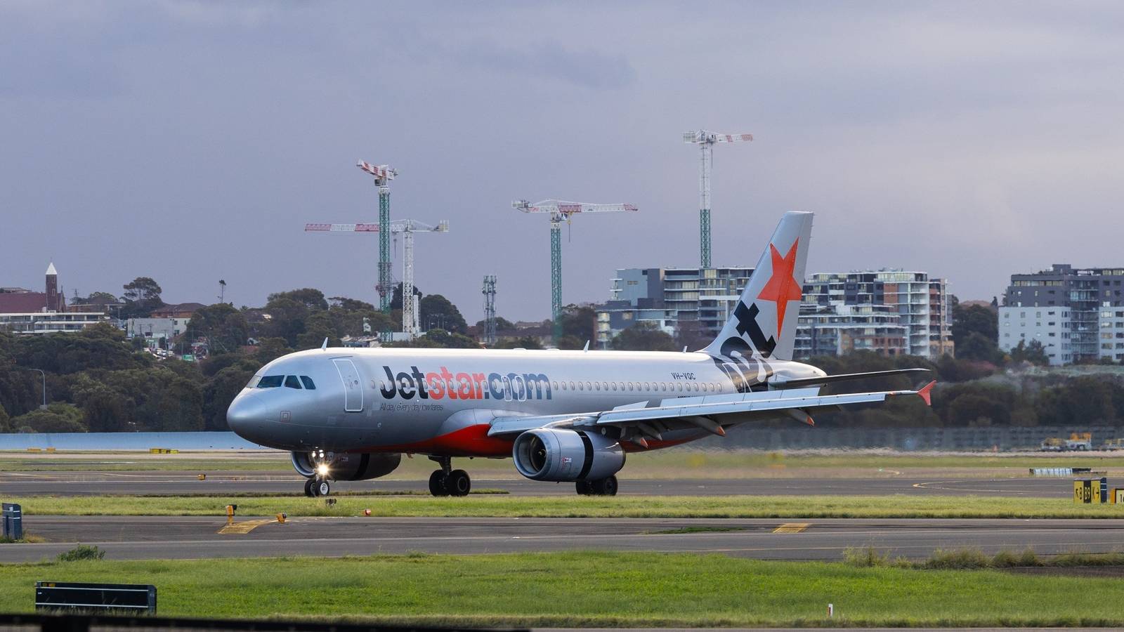 Jetstar To Fly The 1st Commerical Flight From Sydney's New $14 Billion Airport