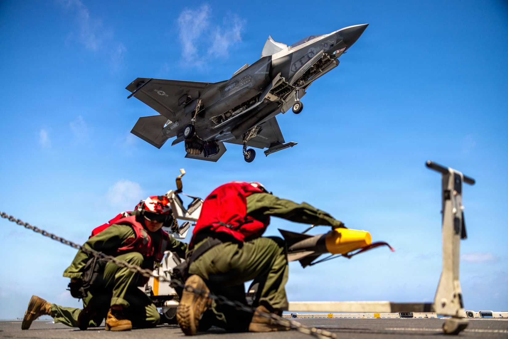 Marine Corps F-35B Lighting II assigned to Marine Fighter Attack Squadron (VMFA) 122, 11th Marine Expeditionary Unit, lands during flight operations aboard Wasp-class amphibious assault ship