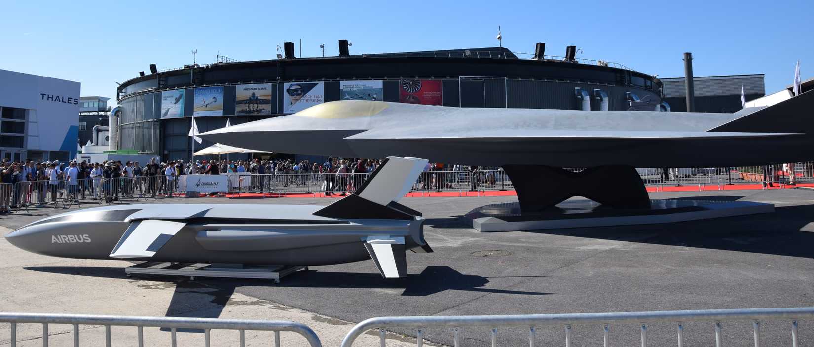 Mock-up of the NGF and a remote carrier at the 2019 Paris Air Show.